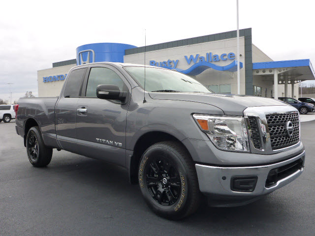 Pre-owned 2018 Nissan Titan Sv 4x4 Sv 4dr King Cab In Knoxville #20497a 