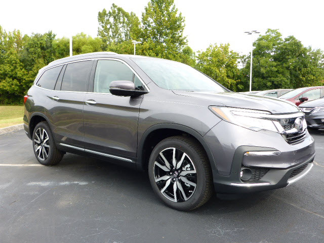 New 2020 Honda Pilot Touring w/Rear Captains Chairs Touring 4dr SUV w ...