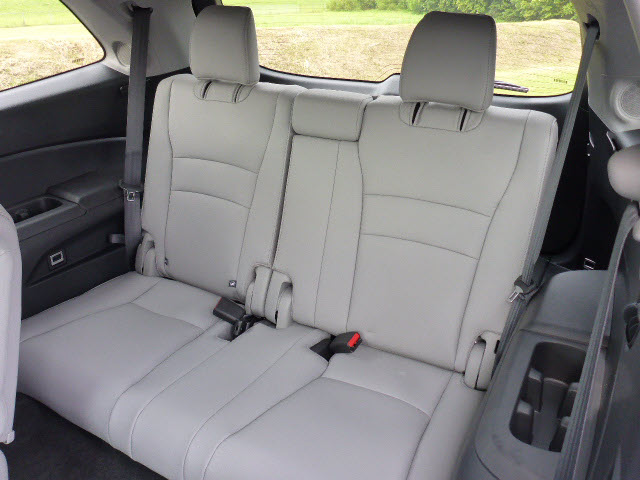 New 2020 Honda Pilot Touring w/Rear Captains Chairs Touring 4dr SUV w ...