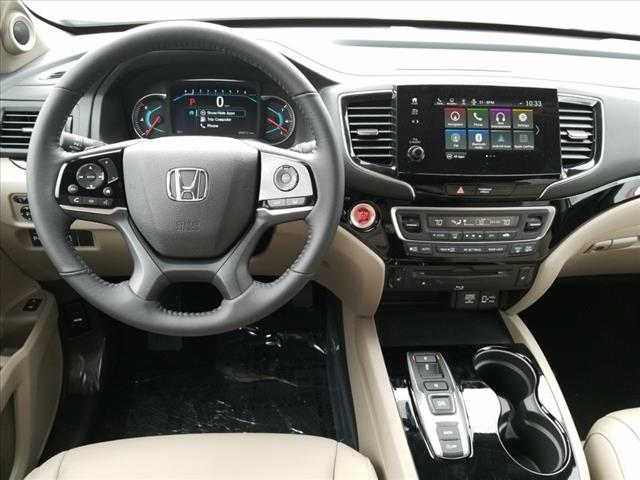 New 2019 Honda Pilot Touring w/Rear Captains Chairs Touring 4dr SUV w ...