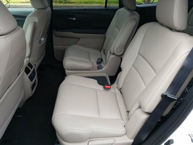 New 2019 Honda Pilot Touring w/Rear Captains Chairs Touring 4dr SUV w ...